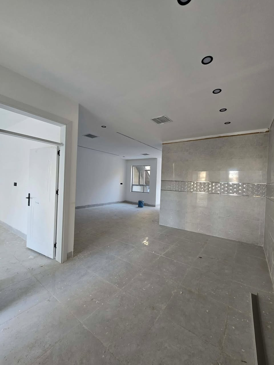 اعلان رقم (1837)📢📢📢
———————-
دار للبيع مساحة 150 متر طابو صرف 
فول سيراميك بناء حديث صفر مامسكون
الموقع الحرية 
قرب جامع الأمم الشافعي
سعر مناسب 
استفسار 
***********
***********
