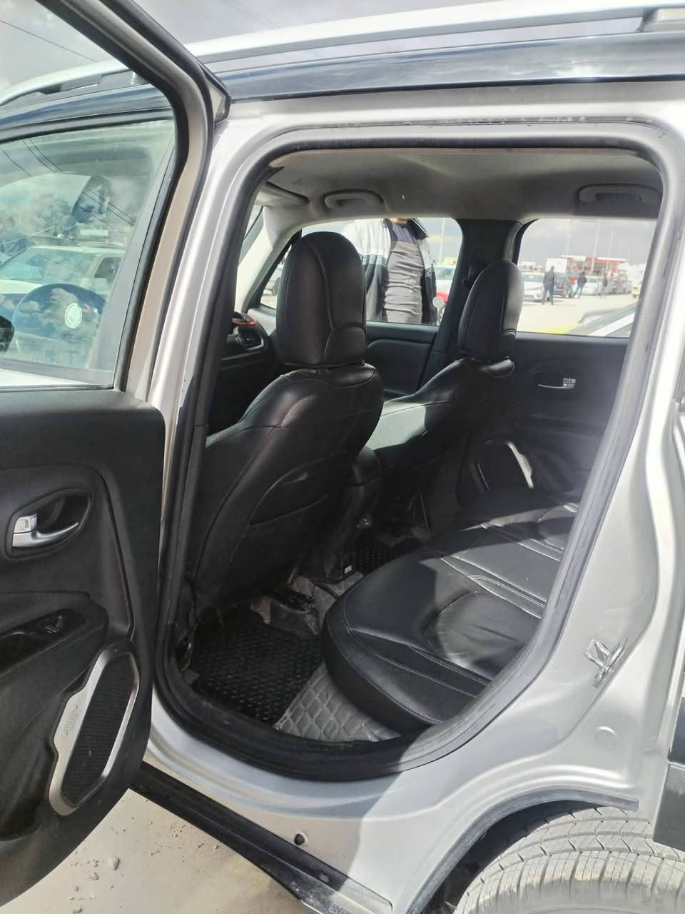 جيب رنكيد لمتد فول موديل ١٨ كشنات جلد حار بارد مع حراره استيرين تحكمات سياره جاهزه جديده بيها حادث جاملغ بونت بدون صبغ بسمي له ٢٧ مكاني كركوك سعر 116شرط تحويل وكالة سيارة جاهزه بدون مصروف ***********
