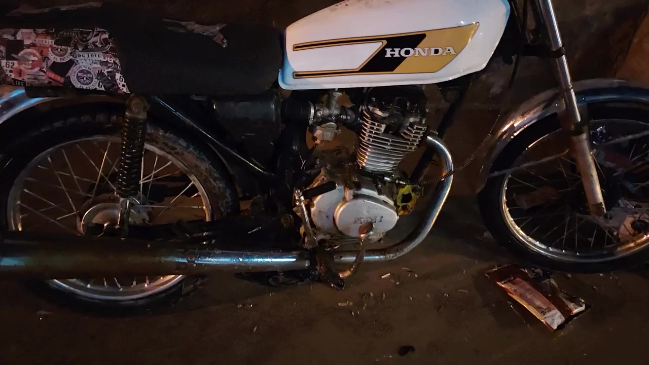 السلام عليكم دراجه ادوات للبيع كرمه علي اللطيف ***********
