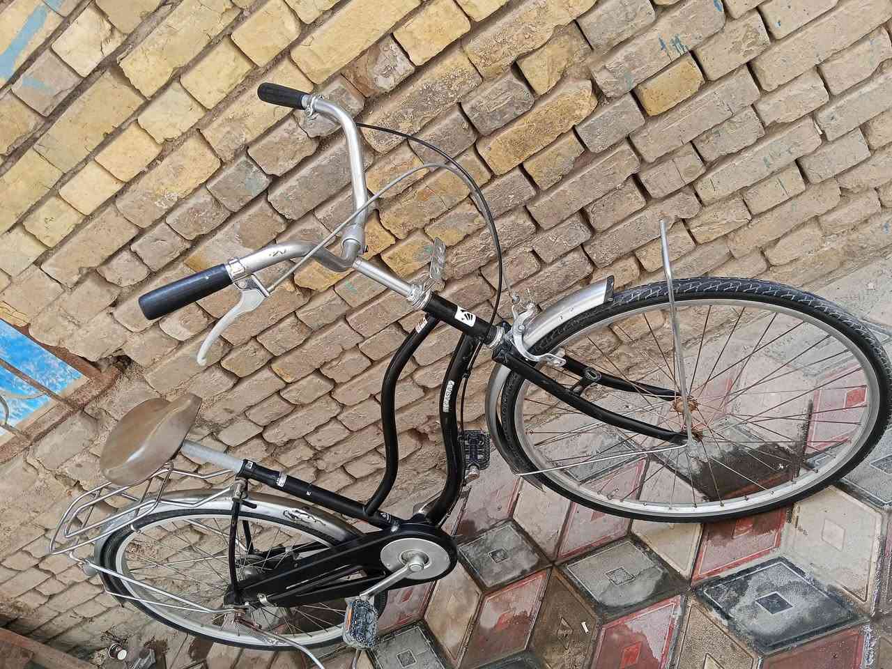 سلام عليكم شباب لباسكل للبيع ياباني حاويةو مكاني قلعة سكر سعر خاص و عندي رقم الهاتف واتساب ***********
