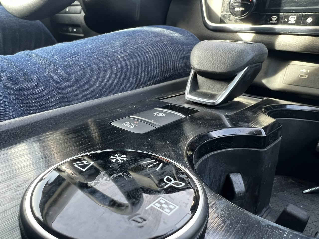 نيسان روج  موديل2024  SV AWD الشكل الجديد وارد امريكي رقم كاتي تترقم اي محافضه شمالي
مواصفات    

بصمة تشغيل 

ابواب بصمة

تبريد قطعتين

رادار امامي خلفي جانبي 

تحديد مسار قيادة آليه

1500 تيربو محرك

مانع تصادم خلفي امامي

نقاط عمياء 

تبريد قطعتين 

شاشة ايباد تدعم كار بلي 

صندوق كهرباء

حساس اطارات 

ليد امامي نهاري

كشن السائق كهرباء

 

فول تحكمات استيرن جهتين

شفتات ستيرن 

تبريد بيانو شاشة منفصل

سايد بريك بصمة 

اوتو هولد 

حساسات خلفية 

أنضمة قيادة عدد 5

وباقي المواصفات معروفة  للسيارة

مكان السياره كركوك

سعرها 155 وبيها مجال 

رقمي ‭0788 673 9002‬
