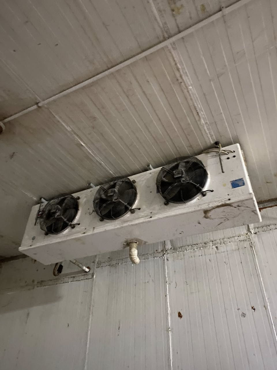 السلام عليكم ورحمة الله وبركاته
برادات للبيع ***********
