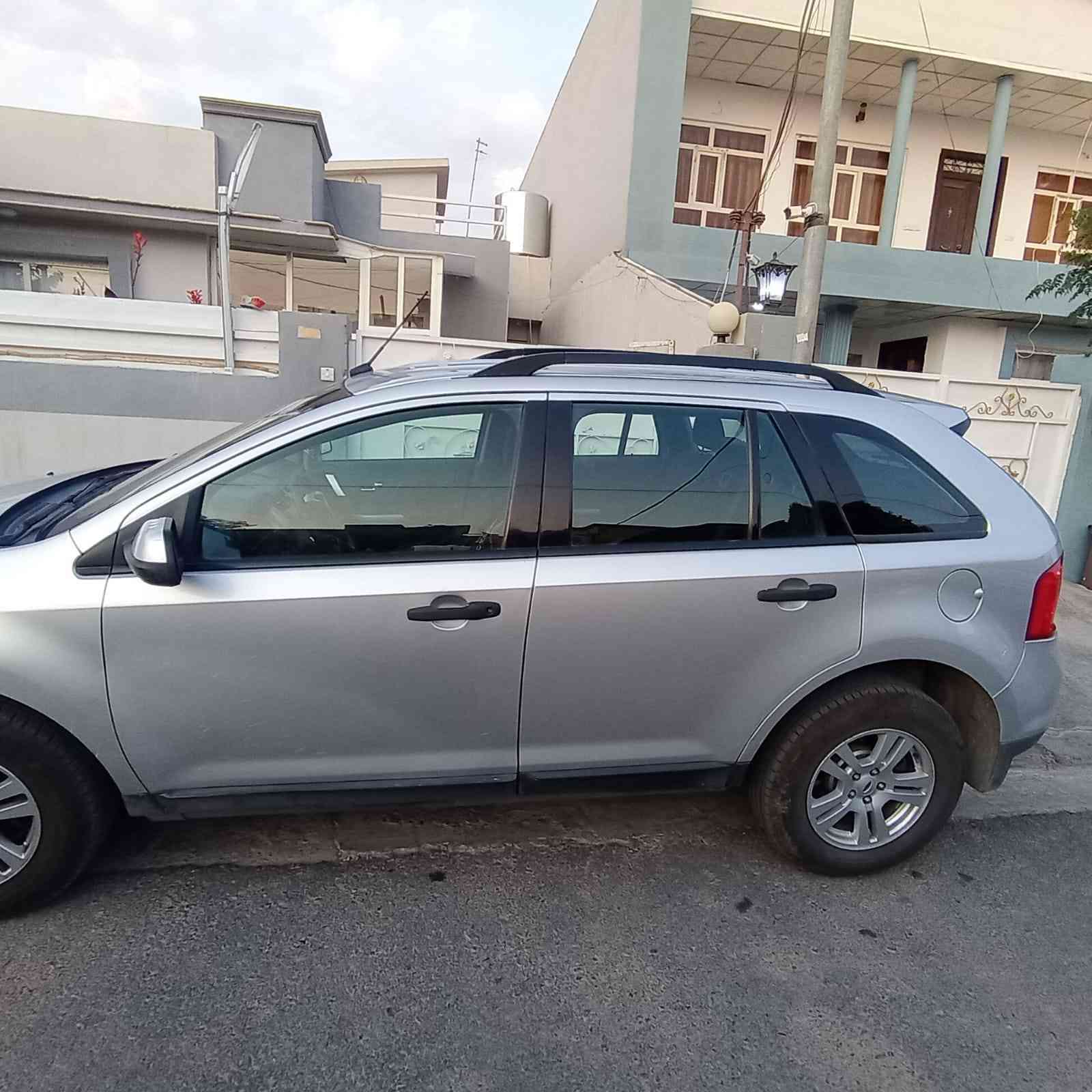 فۆرد ئیدج ٢٠١٣ نیو پارچە دەرگای سایەق مواسەفات se گیر و مەکینە و کارەبایی بەشەرت سەیارەکی توند و تۆلە. 

رەقەم مۆبایل:*********** أربيل, العراق
