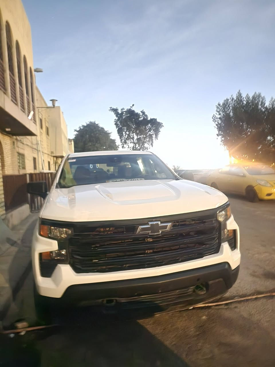 السلام عليكم سلفرادو موديل ٢٣  باب طويل بيع او مراوس حسب القناعه 
رقم اربيل 
بيها قطع صبغ ابيع حزام 
بدون ايرباك 
محرك ٨ سلندر 
ما بيها اي نقص ان شاء الله 
***********
