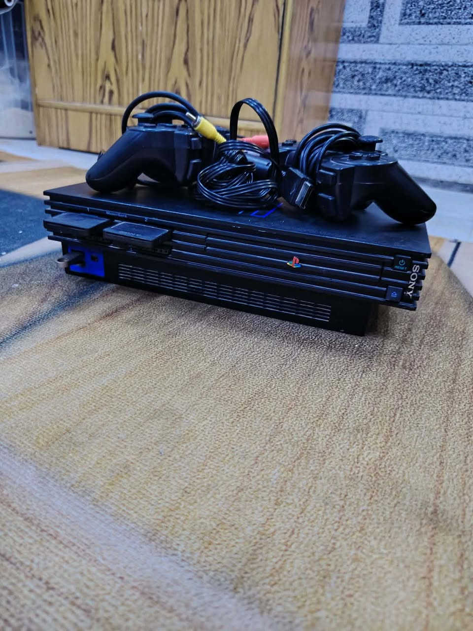 سلام عليكم بلي 2 كامل مع العاب 50 لعبه +يدات اثنين كله شغال بيع او مراوس بموبايل مكاني نجف


**إذا كنت صاحب هذا الإعلان وتريد حذفه لأي سبب، رجاءا أرسل رسالة إلى الدعم الفني**