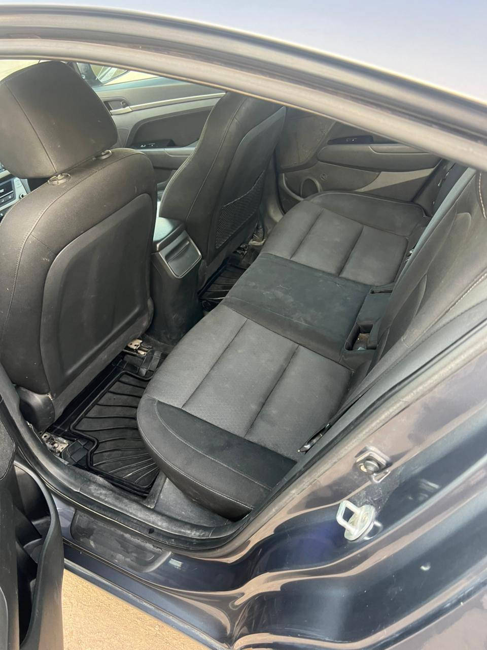 النترا 2017 امريكي مواصفات عادية نص فول بيهه ملاحظات دواخل وشاصي وكير مكفولات مكينة مجفتة جديد سيارة ما ناقصهه اي شي
السعر (115) وبيهه مجال مكانهه بغداد حي الجامعة 
***********
