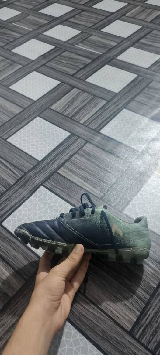 سلام عليكم 
حذاء باله للبيع ملبوس لعبه او لعبتين ومتروك قياس40
السعر: الف30 وبي مجال للطيبين 
الرقم:***********
