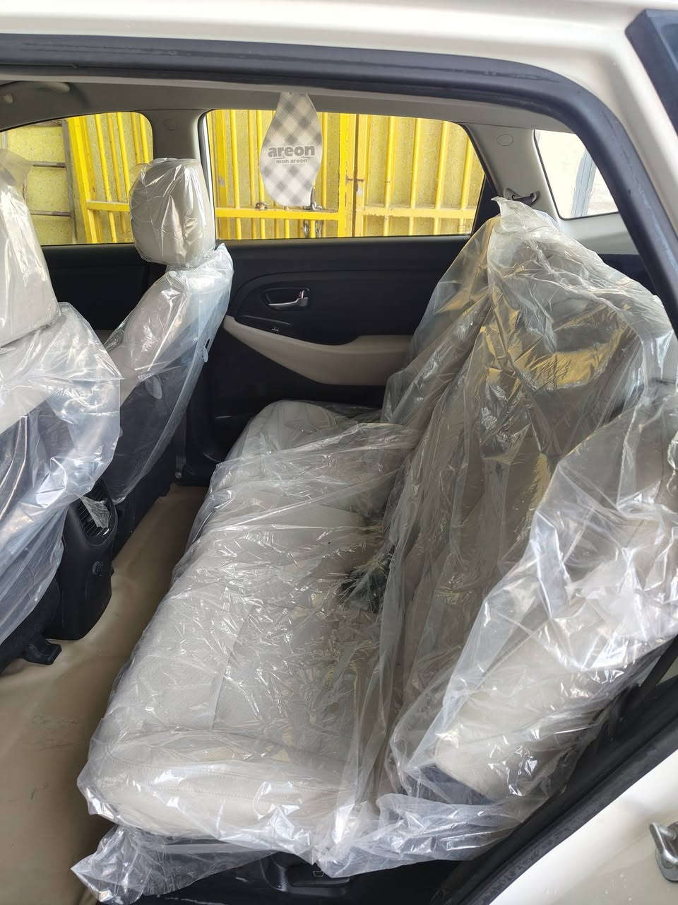 السلام عليكم كيا كارنز سبعه راكب موديل 15جديده السياره بمعنى الكلمه گير مكينه تبريد حداديه كلشي جديد تخم تاير كلشي شغال ما عايزه برغي مابيه كل نقص 
رقم  وهزه جدد سنويه لل2031 تريد وكاله تحويل حاضر مكفوله من الفتح والتبديل والصبغ بيها ملاحظات جدا بسيطه السعر اتصل واني بخدمتك  ***********
