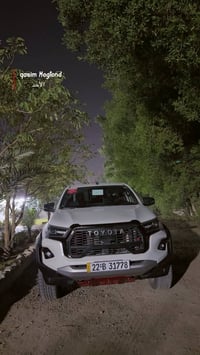 هايلوكس GR موديل 2025 ماشي ٢ الف بعده بحالة الوكاله وسياره ضمان شركة س...