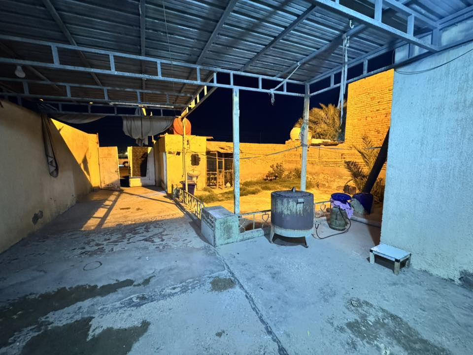 يا الله 

دار للبيع الماجديه مقابيل جسر مستشفى التركي 

المساحه 286 متر ركن مقابيل الشط 

الدار متكون 
من طارمه كبيره واستقبال كبير ومطبخ وصاله كبيره ومناور وصحيات داخليه وخارجيه 4 غرف نوم إضافه إلى ذلك الدار يحتوي على رصيف عشرين متر مقابيل المنزل 

الدار موقع مميز وهدوء 
السعر والاستفسار التواصل عبر الأرقام 
***********
***********

اخوكم ابو نور الدلال 

ادخل للحساب ناشر ابيوت ب أسعار مختلفه اي بيت ايعجبك راسلني أخلصه الك وتدلل

اعرض عقارك عندنا ودع لنا التسويق 

عنوان المكتب سيد جميل شارع 20 مقابيل أسواق امير
