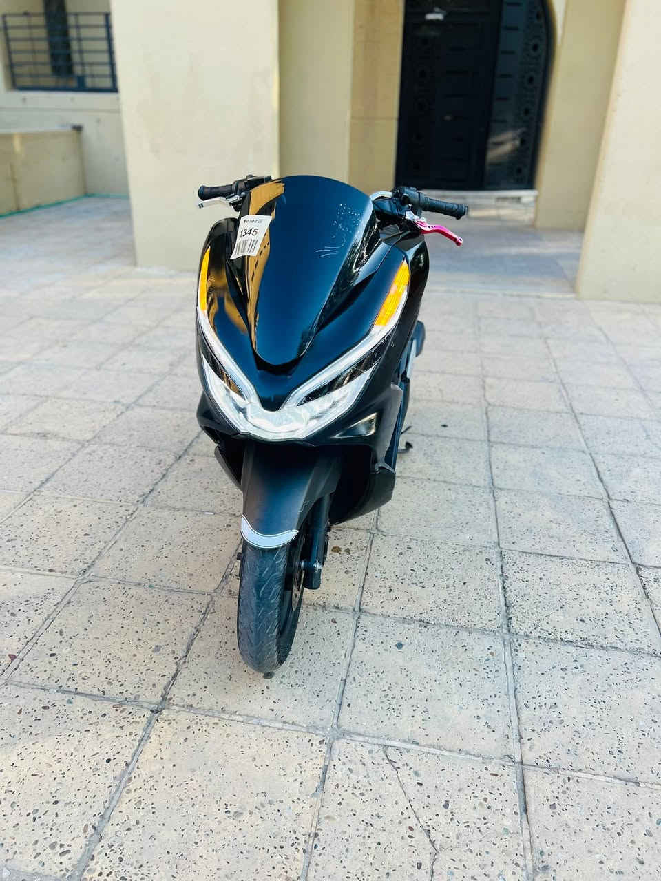السلام عليكم دراجه pcx جيل الثالث ياباني  مكينه 150  دراجه مكفوله كفاله عامه مال رمبه حساس ازدحام حساس ستان تتدفئة بل يدات لد أمام لد خلفي مكينه برغي ممفتوح بيه شلعه معدل فول مال جناي دراجه تتعب تكول جديده ماشيه 35 حقيقي على ايدي كتلوكات الرمبه بيه السعر مليون 900  وبيه مجال العنوان بغداد الهاتف *********** اتصل وبيك خير ودلل
