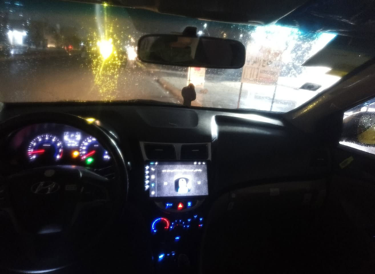 سلام وعليكم شباب 
اكسنت للبيع موديل 2015
 وارد كوري مواصفات السياره كير توماتيك جوم كهرب تحكمات استيرن قفل مركزي اشاير مري السياره احله من الصور السياره محرك بي نفخ كير شرط كير At المرغوب كاربون بانزين بيها سنويه جديده رقم بغداد انكليزي  كاربون ورقي السياره بدون ضرر السعر 88 و بيها مجال للطيبين الاستفسار اكثر عل رقم ***********
