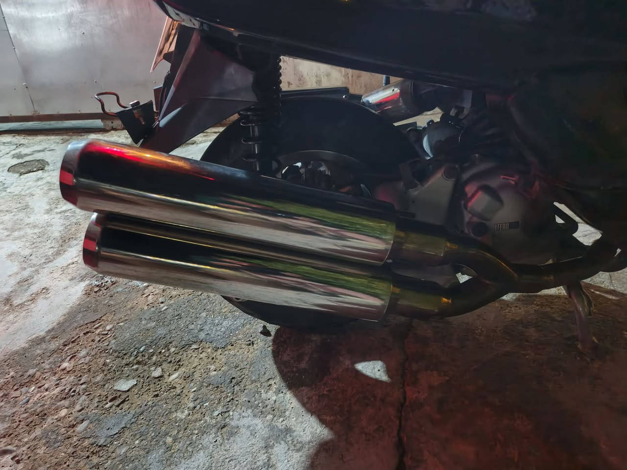 دراجة ماجستا مال حاوية موديل 2008 كاملة من كلشي الدراجة برغي🔩 ما مبدل بيها مكينة ربع ٢٥٠ كابريتر المرغوب يعني تنسى العطل شلعة معدل فول ما تصرف عليها ولا ربع كبل للشارع بوجهك  السعر ٩٥٠ وبيها مجال شراي تعال خاص وتدلل للتوضيح الصور بليل اخذتهن الدراجة احلى من الصور مال جناي والي ما يعرف قيمة الدراجة لا يجي يتفلسف مكاني بعقوبة ناحية العبارة شراي راسلني وبيك خير وتدلل تجي بس تعامل وتحجي تعذرني....؟؟
تحياتي ❤***********
