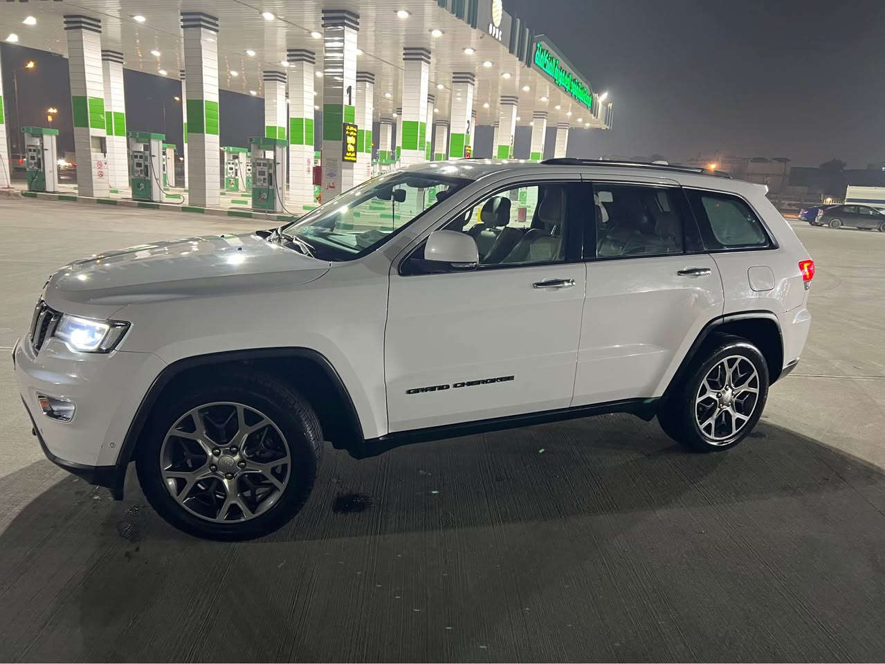 سيارة جيب مديل ١٩ خليجي كفاله من الضربة رقم بصرة تحويل مباشر 
بيها ملاحضات بسيطه ناشرهن بالسونار ( بيها تكحيل كارت مكتوب بالفحص جزء صبغ )

فول لمتدد 4x4
بانوراما 
توقف ذاتي 
3شاشات 
كار بلي 
تخم تاير جديد بالكارتون 
حداده جديدة
لايت زنون ٣٠٠ واط 
قطعتين تبريد وتبريد منفصل 
مري شفط وهيترات بالمري
تشغيل عن بعد
كشنات كهرباء 
اوتو ستوب 
السياره ماشية 100كيلو حقيقي

جاهزه بدون نقص 
المكينة والكير كفاله وعلفحص 

السعر 265 ورقه وبيها مجال للشراي 
مكانها بصرة 
رقمي *********** البصرة, العراق
