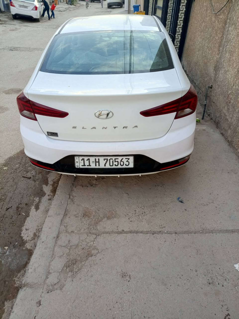 السلام عليكم النترا 20 فول 1/1  رقم بغداد ماشيه 122 تفاصيل موضحه بالفديو السعر 155$ بيه مجال للشراي غير متواجد فيس ***********
