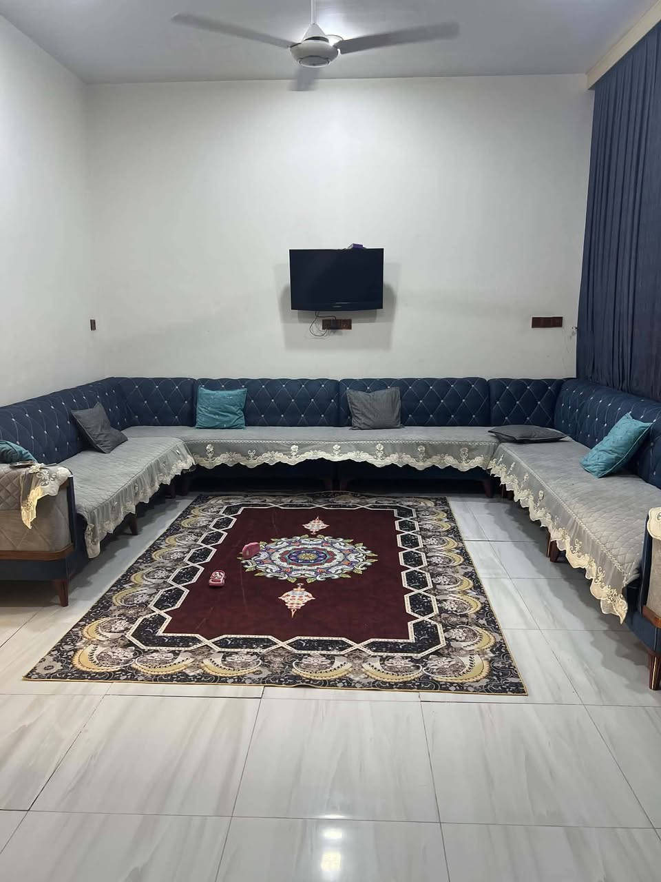 دار للبيع 
مساحته 200 متر طابو زراعي سند 25 
واجهة 10 في 20 
متكون من مطبخ  حار وبارد وصاله وكندور وكراج سياره وغرفتين نوم مناور ثنين صحيات داخليه وخارجيه
عنوان البيت حي الامين الثانيه خلف حلويات قصر الشام أو خلف مركز سيف سعد 
***********
