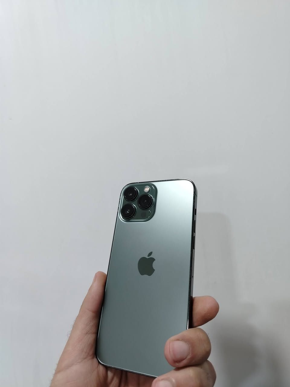 سلام عليكم ورحمة الله وبركاته ايفون 13 برو ماكس شرق أوسط دبل شريحة ذاكرة 256 جهاز ما مفتوح بلادي مع كارتونة الاصليه بطارية 81 نضيف كلشي شغال سعر مناسب العنوان كربلاء للتواصل ***********
