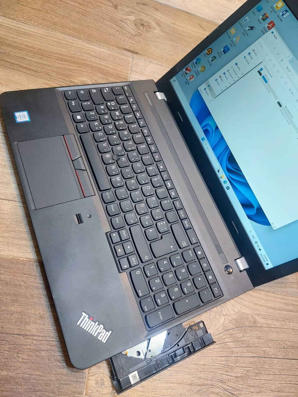 💯💯لابتوب Lenovo E560 حجم شاشة كبير 15.6 انج مناسب للدراسة والاعمال المكتبية
 Lenovo e560 جيل سادس 
السعر (180 الف_عراقي ) 
 للتواصل *********** يوجد اسعار خاصة للمكاتب توصيل لجميع محافظات العراق 
العنوان بغداد شارع الصناعة مجمع الرياش مكتب اليسر 
……………………
✓ المعالج Core i5-6200U جيل سادس 
✓ ذاكرة الوصول العشوائي (الرام) 8GB 
✓ التخزين( الهارد) 256GB SSD 
✓كارت شاشة انتل داخلي  4GB 
✓ مقاس الشاشة 15.6 انج FHD 1920x1080 
✓ كيبورد  عربي انكليزي  
✓مشغل أقراص 💿 
✓منفذ HDMI 
…………………………………
