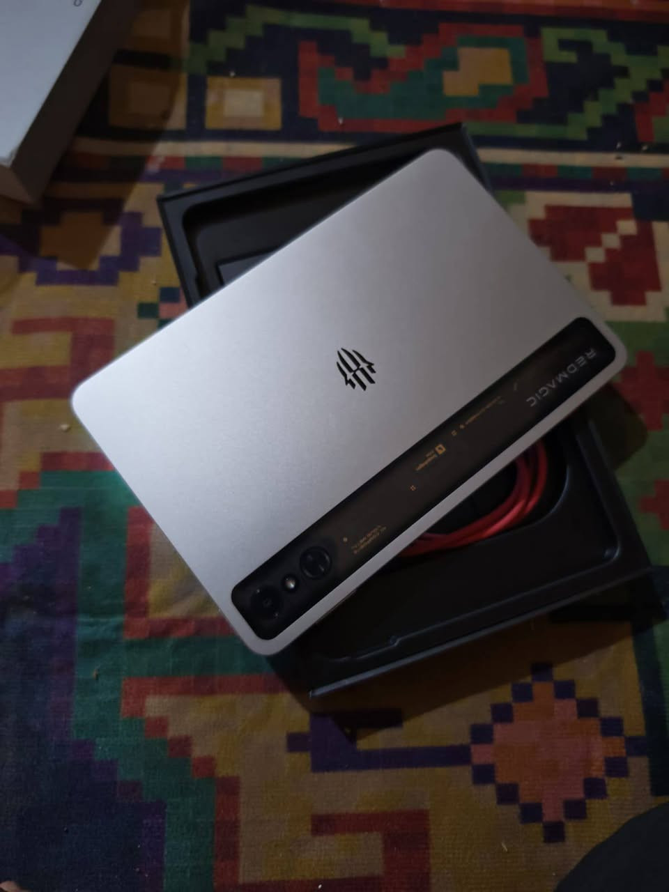 ايباد ريد مجك الاسترا ذاكره 256 ايباد أخو الجديد بمعنى الكلمه سعر 700 الرقم ***********
