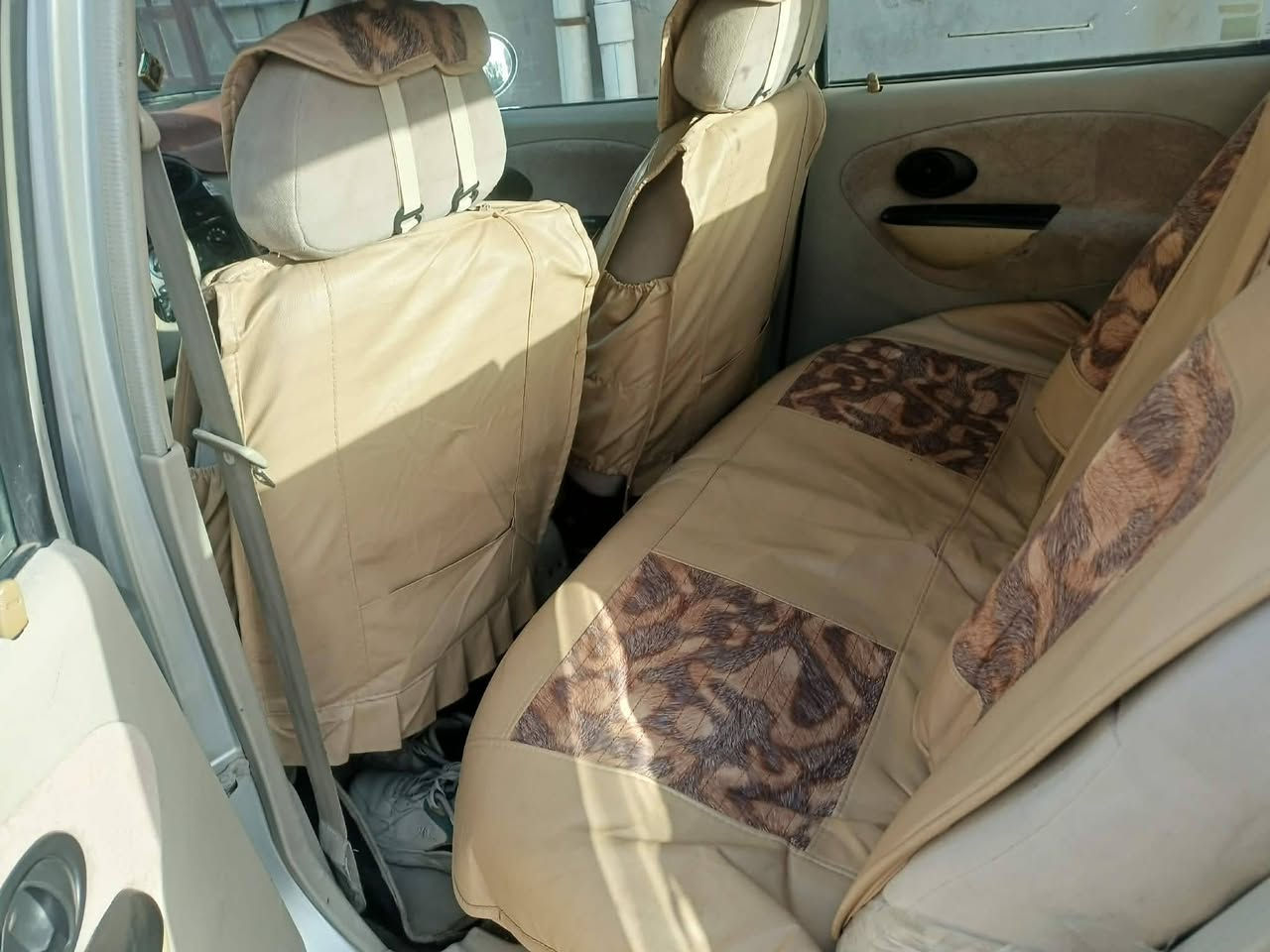 كيو كيو
موديل 2011
محرك 4سلندر 
كير اوتو 
سيارة مرتبة مال بيت 
بيها شاشة وكامرة 
كير ومحرك خير من الله 
مكانها بغداد الشعب 
السعر 28 قفل 
رقم الهاتف ***********
