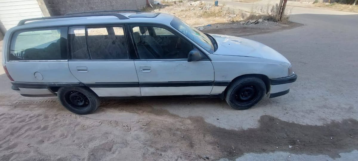 اوبل ستيشن موديل  1993 لون ابيض سياره بلاديه كير عادي رقم انكليزي انبار هزه جديد إلى ٢٠٣٠ تحو مباشر محرك الفين /// السعر 29 وبيه مجال قليل حك الجيه / ***********
