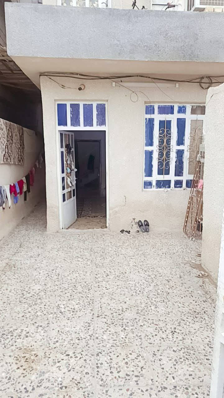 100م حي البساتين حي السلام  شارع اسواق رسل   طابقين 3 نوم صاله مطبخ خدمات للطابقين  وخارجيه مع كراج   السعر67  للاتصال ***********
