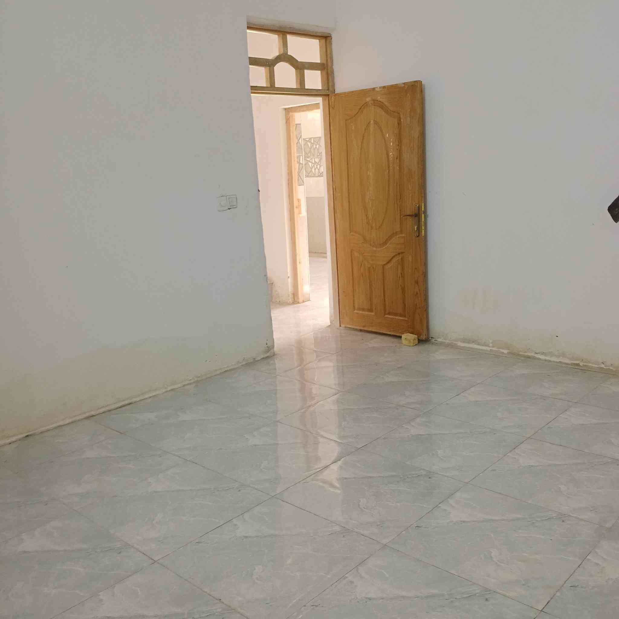 بيت زراعي للبيع المساحه 100 كافت الخدمات ماء كهرباء مجاري انترنيت سديناويه نهايت شارع متوسطه صفي الدين ***********
