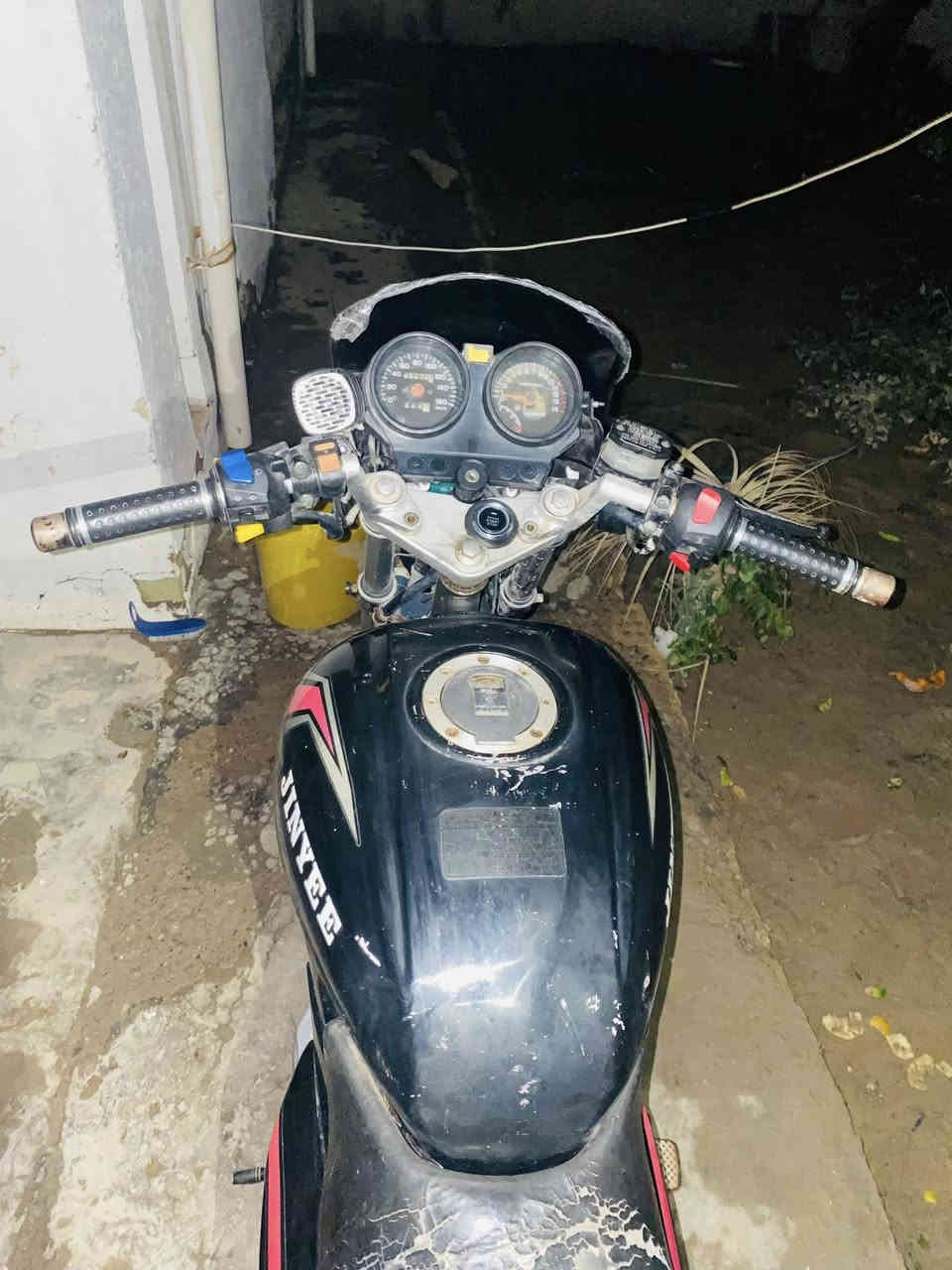 سلام عليكم دراجه بانده للبيع موديل 15 دراجه للأمانة نضيفه كلش دراجه بصمه وتشغيل عن بعد ودراجه كامله عله اربعه وعشرين حبايه للاستفسار ***********
