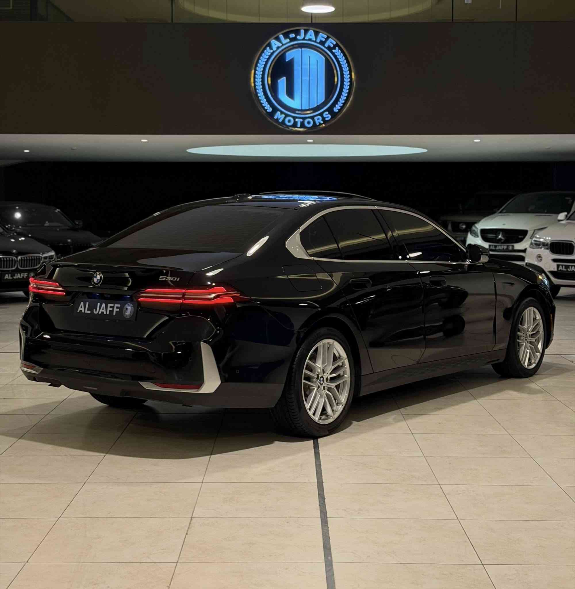 سعر جدا مناسب 🔥🔥🔥
السلام عليكم
للبيع فقط BMW 530i 
موديل 2025 ماشية 17 الف داخل احمر بلادي🎁
السياره مواصفات ( فتحة وكامرا وبردات ورادارات وحساسات وكشنات جلد تدفئه وتبريد وخزن وكهرباء وصندوك كهرباء وشباك لد بلادي و7 مودات وتحكمات قياده وانارة داخليه لد وبعد هواية مواصفات 
🚨السياره بدون صبغ او تبديل فقط تعديل بارد بين الجاملغ والباب بدون دواخل او ايرباك ورقم الشاصي بالصور 
🚨گير ومكينه وخللات كلها بشرط والسياره جديده كلش

السعر : 465$ ورقه 
للاستفسار: *********** كاوه جمال 
العنوان : السليمانية المعارض الجديده معرض(الجاف)
معرض رقم (28)
