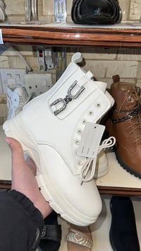 بوتات نسائية • نهاية الموسم • تخفيض