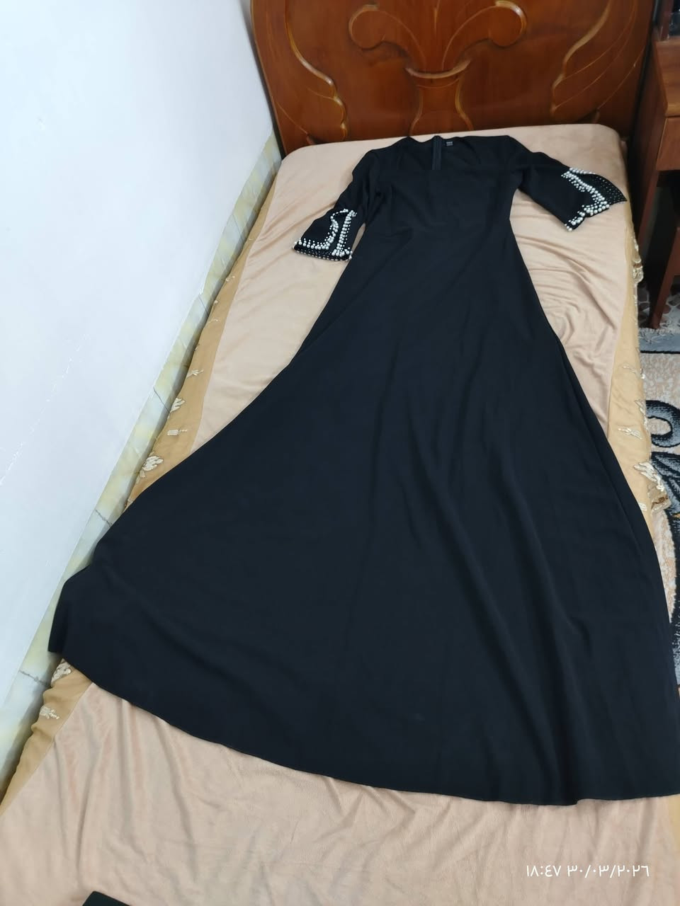 بيع مباشر
فستان نسائي انيق شغل يدوي لولؤ في الردن الطول كامل لون اسود فاحم يكعد ع الجسم مخصر 
 قياسه. L/ (40/42)


**إذا كنت صاحب هذا الإعلان وتريد حذفه لأي سبب، رجاءا أرسل رسالة إلى الدعم الفني**