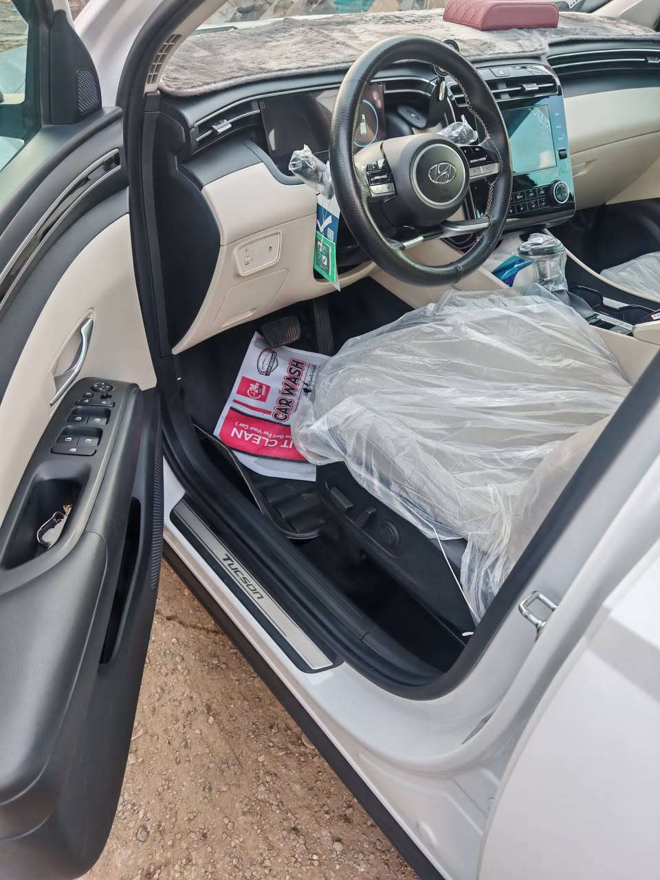 سياره للبيع هونداي توسان موديل 2024السياره خليجيه مكفوله كفاله عامه من الضربه والصبغ بيه رصعه صغيره اصبعين بالجاملغ الامامي
السياره رقم بغداد الدولي باسمي …  السياره ماشيه ٢٦ الف  فول ماعد البانوراما 
المواصفات : بصمة دخول ذكي سايد بريك دكمه داخل اوفايت ويل 18 حساسات اماميه خلفيه كشنين كهرباء كامره دواره تحكم استيرن جهتين تبريد قطعتين مري شفط شاحن واير لس مكاني بغداد الكرخ رقمي ***********
السعر ٢١٨ وبيه مجال
