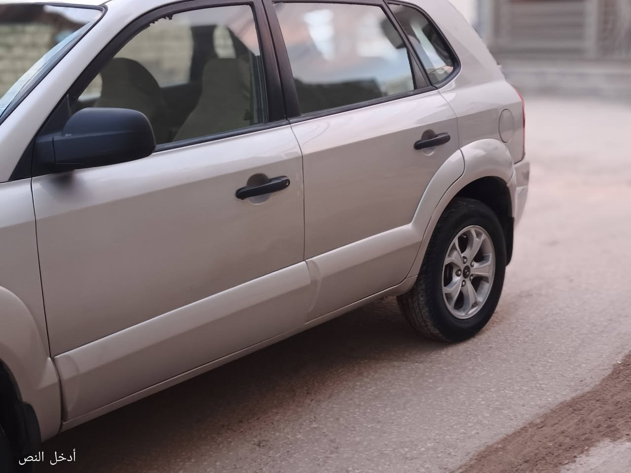 السلام عليكم توسان 2009 سياره بيه ثلاثه قطع صبغ بدون ضربه فتحه فور ويل داخل بيجي 5ويل كب مكينه 2000دوش سياره جاهزه رقم وسنويه جديد 2030تحويل او وكاله كير ومكينه مكفول لايتات زنون اصفر بيه جراد قليل بالقماره السعر 107بيه مجال العنوان حله حي الصحه 
***********
