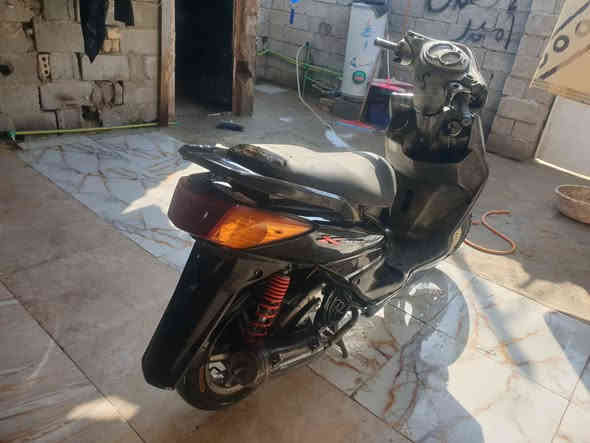 السلام عليكم دراجه سكنس فحل كابريتر نكره بكل وقت شلعه معدل فوول شغاله كلها نقص باتري فقط جيب باتري غير شي اني اتحمله دراجه كفرها واحد ع واحد وملحه السعر ٤٥٠ قفل مكاني بغداد شعله 
*********** بغداد
