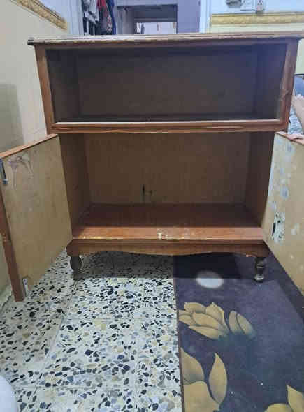 ميز تواليت وبوفيه قياس متر صاج تسكام ثنيهم ب٥٠  قفل مكان بغداد مدينه الصدر قطاع ٦١
***********
