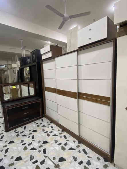 السلام عليكم غرف نوم مستخدمه تكريت حي العصري نهايت شارع البلديه يم أسواق البركه بسعار مناسبه يوجد خدمت توصيل نقل وشد الرقم ***********
