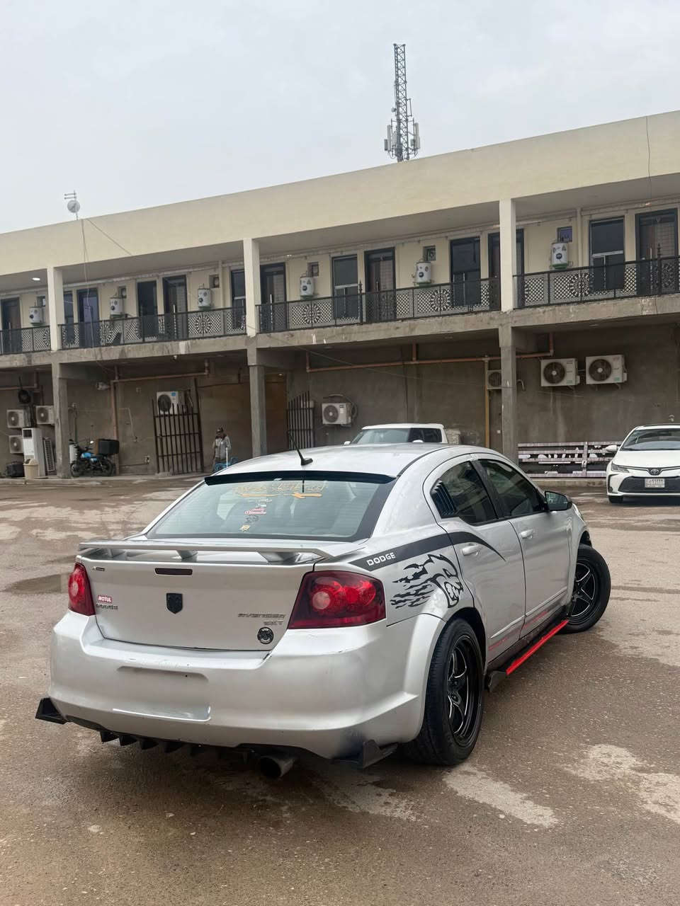 سلام عليكم 
دوج افنجر 2009
للبيع او المرواس 
⚫️مواصفات 
🔰مكينه 2400 جديده قبل سبوعين شادها 
🔰شاشه اندرويد 
🔰تحكم ستيرن 
🔰ثلاجه بل دشبول 
🔰كشن كهرباء 
🔰كروس سرعه 
🔰عليها لايتات زنون 
🔰محدثه شكل الخارج مال موديل 13
🔰تخم لحايه امامي خلفي رياضي 🏎️🏁
🔰ادامه كامله دهن وفلاتر وفيت بم وباتري جدد 
🔰سستم صوت سماعات  شادلها مال مارسدس 
🔰عليها تخم ويلات ويلد رياضي + القديم موجود مالتها 
🔰عليها كزوز مرعب اني مسوي القديم موجود تكدر ترجعه 

⚠️السياره نقصها غاز تبريد فقط 

🚧السياره بيها مكانات صبغ ابيعلك حزام

السعر65ورقه وبيها مجال للتواصل ***********
مكاني بغداد زيونه بغداد, العراق
