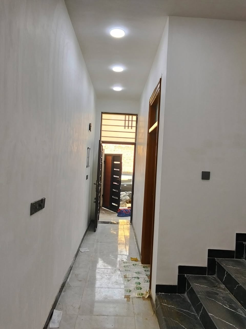 مشتمل 100متر كامل فول مواصفات شغل درجه اولى شارع 
15 الي ينزل من شارع 20شارع الجامع 
الاتصال ***********
