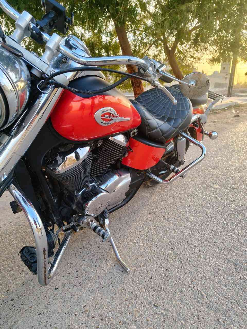 ( السعر خاص )السلام عليكم هوندا شادو 400 الدراجه كفاله عامه مكينه كير كهربائيات كلشي كفالة الدراجه مداريهه حيل مال جناي دهنهه افضل شيء بانزين محسن ممشتمه العادي عليهه تغليف جديد عليهه عدسة عين الشيطان زرع درع امامي خلفي بلوجكترات امامي  الدراجه ((بدون رقم)) فقط اوراق مدفوع كمرها العنوان الزعفرانية للتفاصيل خاص او على الرقم ***********
