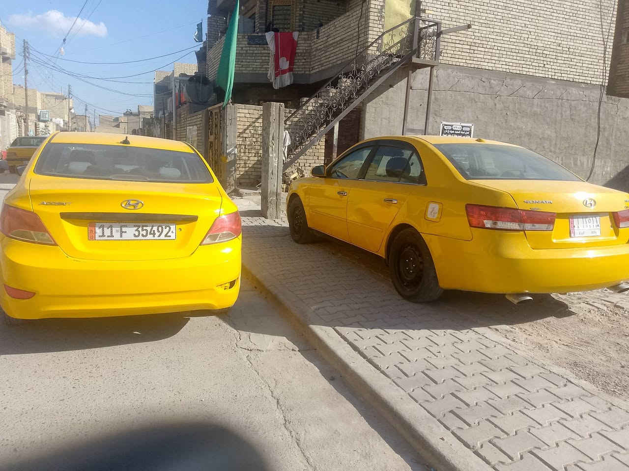 سلام عليكم اخواني سياره اكسنت 16 بسمنه محرك 1600 جيدي اي محرك كير بحاله جيدة صدر امامي خلفي جديد كلشي بالفديو والسونار كدامكم السعر 85 وبيها مجال بصيط الرقم *********** ايهاب ال صگر
