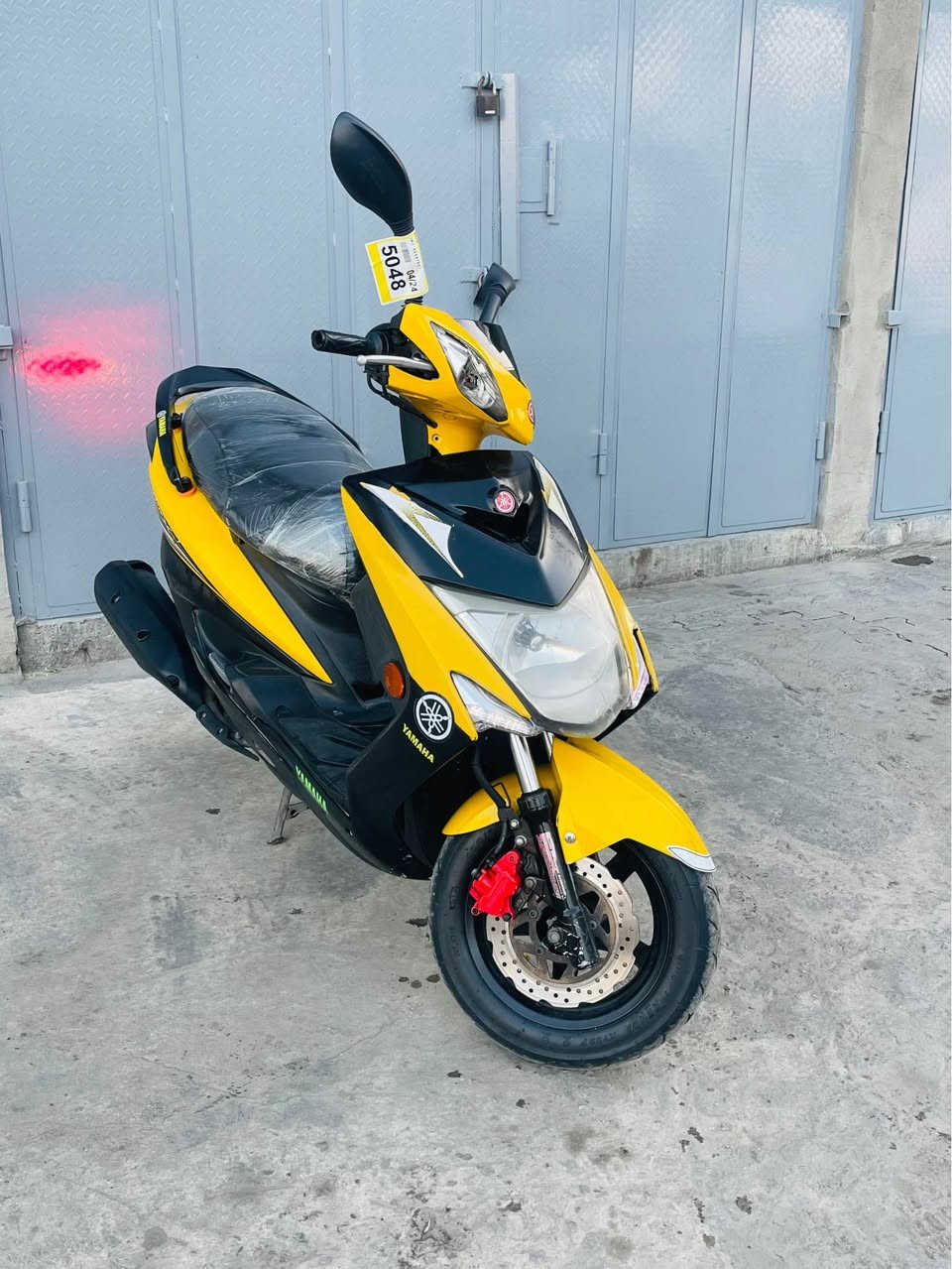 السلام عليكم للبيع سكنس لد ياباني  (خطين نوزل ) ماشيه ٣٧الف حقيقي بس الحديث شاشه الكترونيه عداد بانزين نظام فحص شحن الباتري نظام فحص الدهن دراجة جديدة مال رمبه او اوراقها كامله دراجه بيها محرك يخبل وبرغي ما مفتوح بيها بشرط جيب فيتر وأفحص والدراجة إذا تجي وتشوفها مو نفس الصوره تاخذها بلاشما ابيع إذا متجيب فيتر ويفحصها دراجه مال جناي كفرات بلاديه محرك بلادي كولشي بيها بلادي تفتح سويج بس تدوس دكمت لسلف تشتغل مكفوله من الشخط اكفلك التاير  إذا بيه بنجر ارجع او اكول أكفلك التاير إذا بي بنجر تعال وشوفها بعينك السعر١٢٥٠ أوبيها مجال قليل لان دراجه رمبه)تجي تاخذها من باب البيت مكاني
بغداد الكرخ  📞*********** بغداد, العراق
