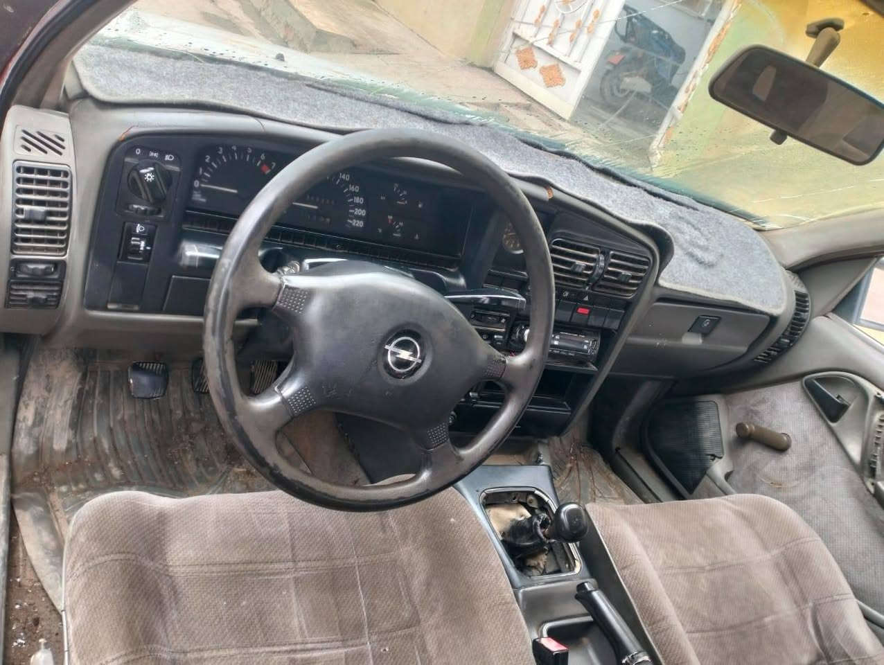 للبيع
محرك جير شرط باتري جديد تيارات جديده سياره كاعده وحلوه 
كابون بنزين سنويه خضراء 
***********
