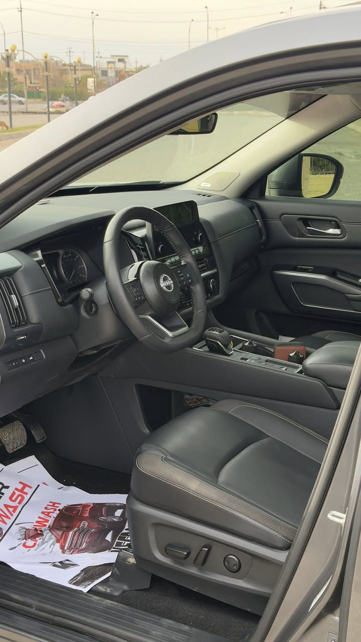 نيسان باتفاندر موديل 24 فول مواصفات بانوراما كشن جلد كشن تدفئه وستيرن بردات خلفيه صندوق كهرباء سماعات بيس كشن منفصل يعني فول مواصفات فئه SL ماشيه 12 الف حادثها بونيد صبغ بدون دواخل  بعدها كاتي تترقم شمالي السعر 250 العنوان كركوك ***********
