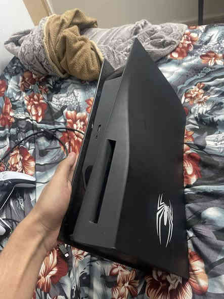 ابلي فايف فات نضيف جدا لا مصلح ولا مفتوح كامل مع ملحقات الاصليه جهاز جدا نضيف فقط امخليله كفر سبايدر مان فقط بيه شغله اصغيره متأثر ابد ان واحد من القبق قاعدته مكسوره بس طبيعي يكعد ومبيه اي شي اقصد الكفر اليمنه مالته الي مشكل بالبلي يعني شي ميذكر بس هم لازم انبه 
السعر 470 وسعره جدا مناسب لهذا مبيه مجال 
العنوان بسمايه ***********
