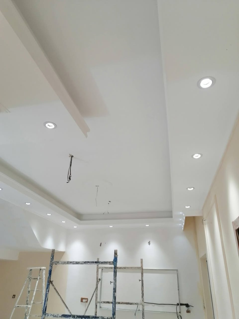 سلام عليكم خلفة صبغ وديكور كل أنواع صبغ ديكور جبس بورد شغل مرتب ونظيف كلش ترميم البيوت صحيات كهربائية ***********
