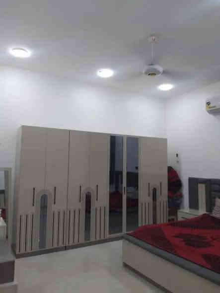 بيت للبيع، مساحة ١٥٠ متر مربع، واجهة ٧ أمتار، جديد كلياً، طابقين، خرسانة مسلحة، سند ملكية واضح، حي الفرات.

للاستفسار عن السعر، يرجى التواصل على الرقم ***********.
