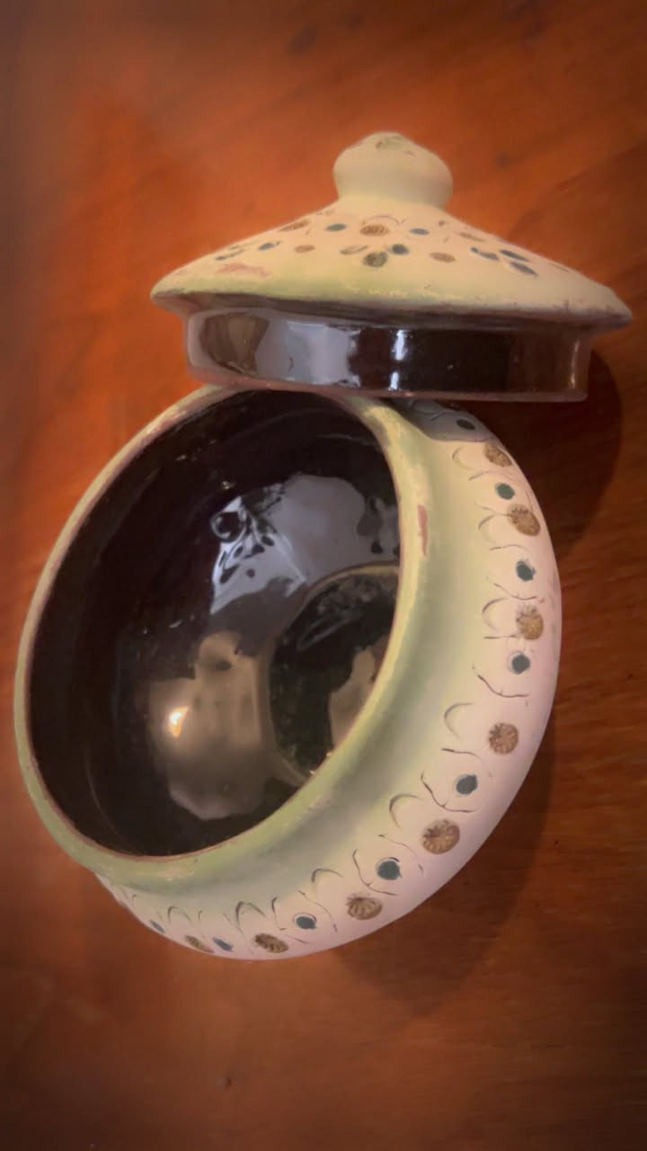 قطعتين فخار و مقدمه فخار مزجج ورسم قديم القطعتين ١٥


**إذا كنت صاحب هذا الإعلان وتريد حذفه لأي سبب، رجاءا أرسل رسالة إلى الدعم الفني**