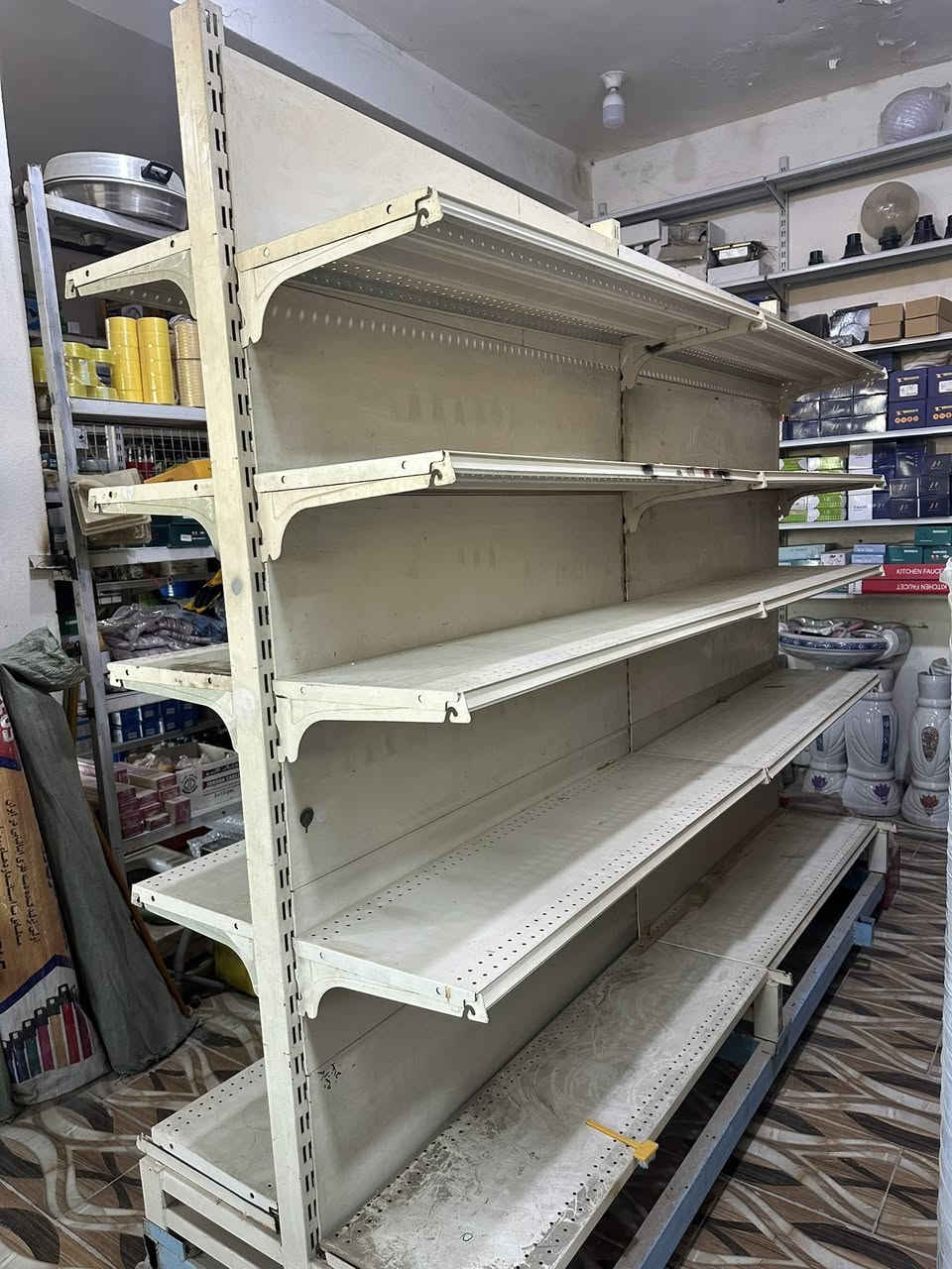 متوفر رفوف للبيع عدد ٢ نضيفات نظافه ٩٥٪؜ للاستفسار الاتصال ***********
