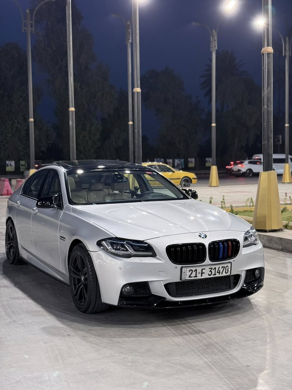 سلام عليكم 
للبيع BMW 523i F10 محرك N52 بلادي
السياره خليجي وكالة العرووش موديل 2011 محدث 2021 
رقم سليمانيه تحويل + وكاله 
بيها جاملغ جهة السايق صبغ + ربع البنيد بدون لادواخل ولا ايرباك شخط وصابغهن مواصفاتها معروفه 
السعر (( 162 )) وبيها مجال بسيط وكلشي اكو بسوك 
مكان السياره بغداد الكراده 
الاستفسار /***********
