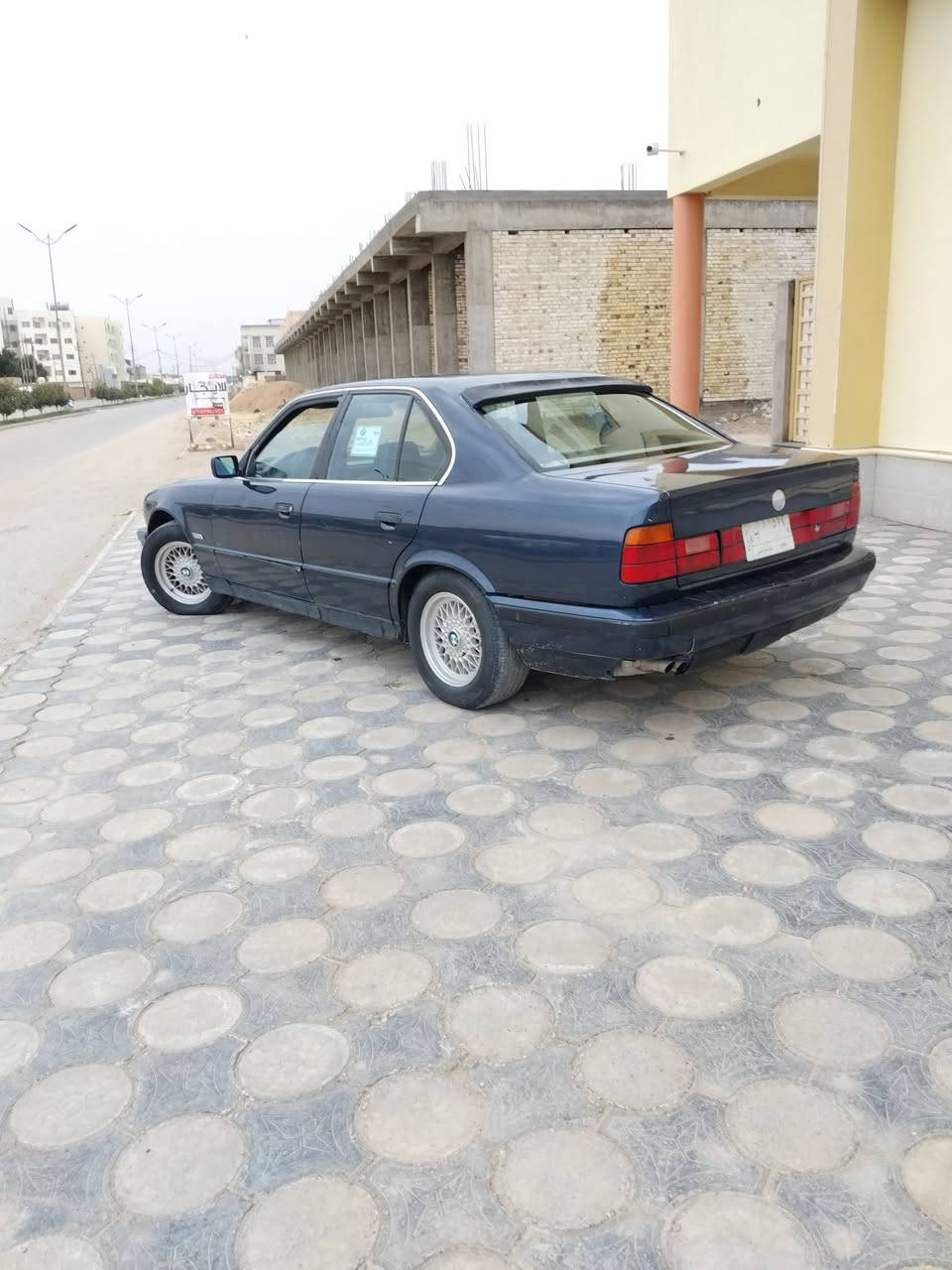 بي ام دبليو 525 مديل 1991 مكينه 3.5 بلاد  مرشوشه عام جماليه بيها طخات بسيطه واضحه رقمها بغداد مالكها كربلاء عندي وكاله عامه سنويتها انتهت قبل يومين حداديه جديدة تواير جدد سياره ما تصرف عليها سعرها 65 وبيها مجال بسيطه مكاني السماوة رقم راعيها ***********
